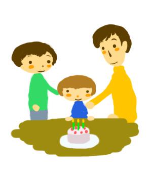 子の誕生日を祝う両親